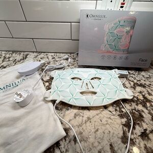 Omnilux Contour Face Mask - White and Green